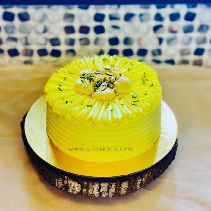 Haldi Cake | Perfect Yellow Color Cake നു simple ആയി ചെയ്തെടുക്കാം | Reenas  kalavara - YouTube